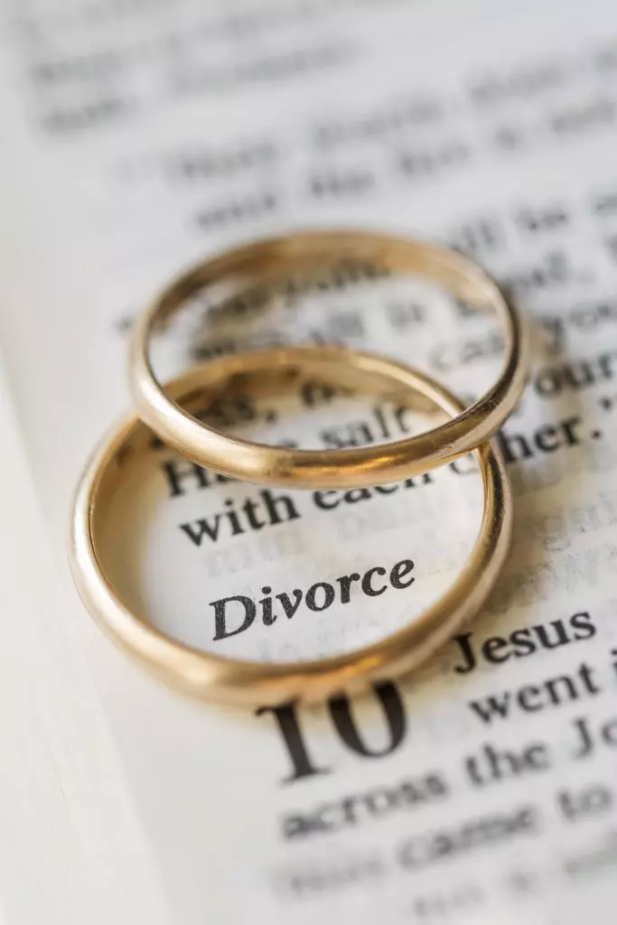 Preparación de documentos para divorcio de mutuo acuerdo en Florida.